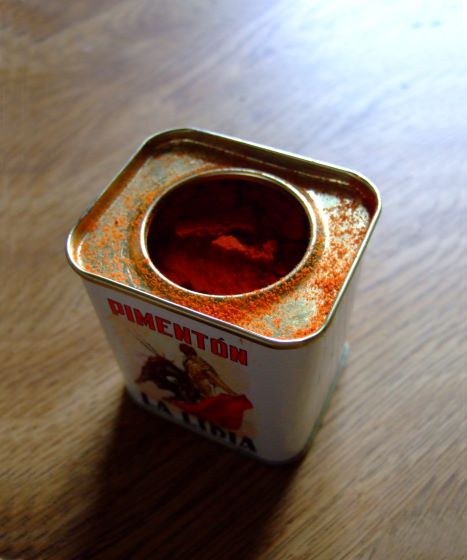 picture of a tin of smoked paprika
